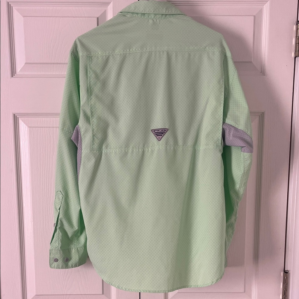 Columbia Men's Green and Gray Casual Button Down Shirt - Picture 3 of 3